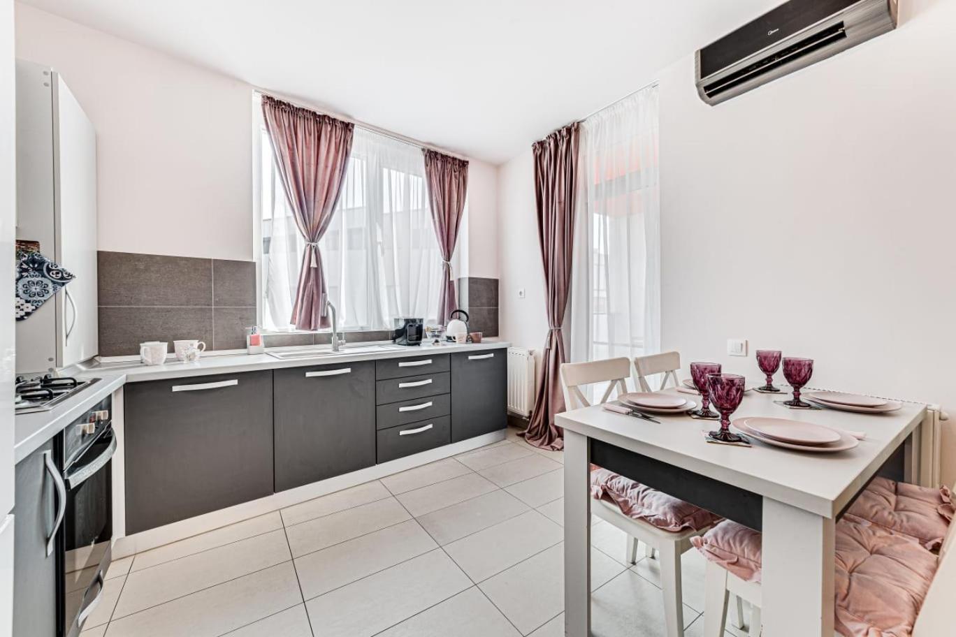 Ari Rose Apartment With Cozy Balcony Арад Екстер'єр фото